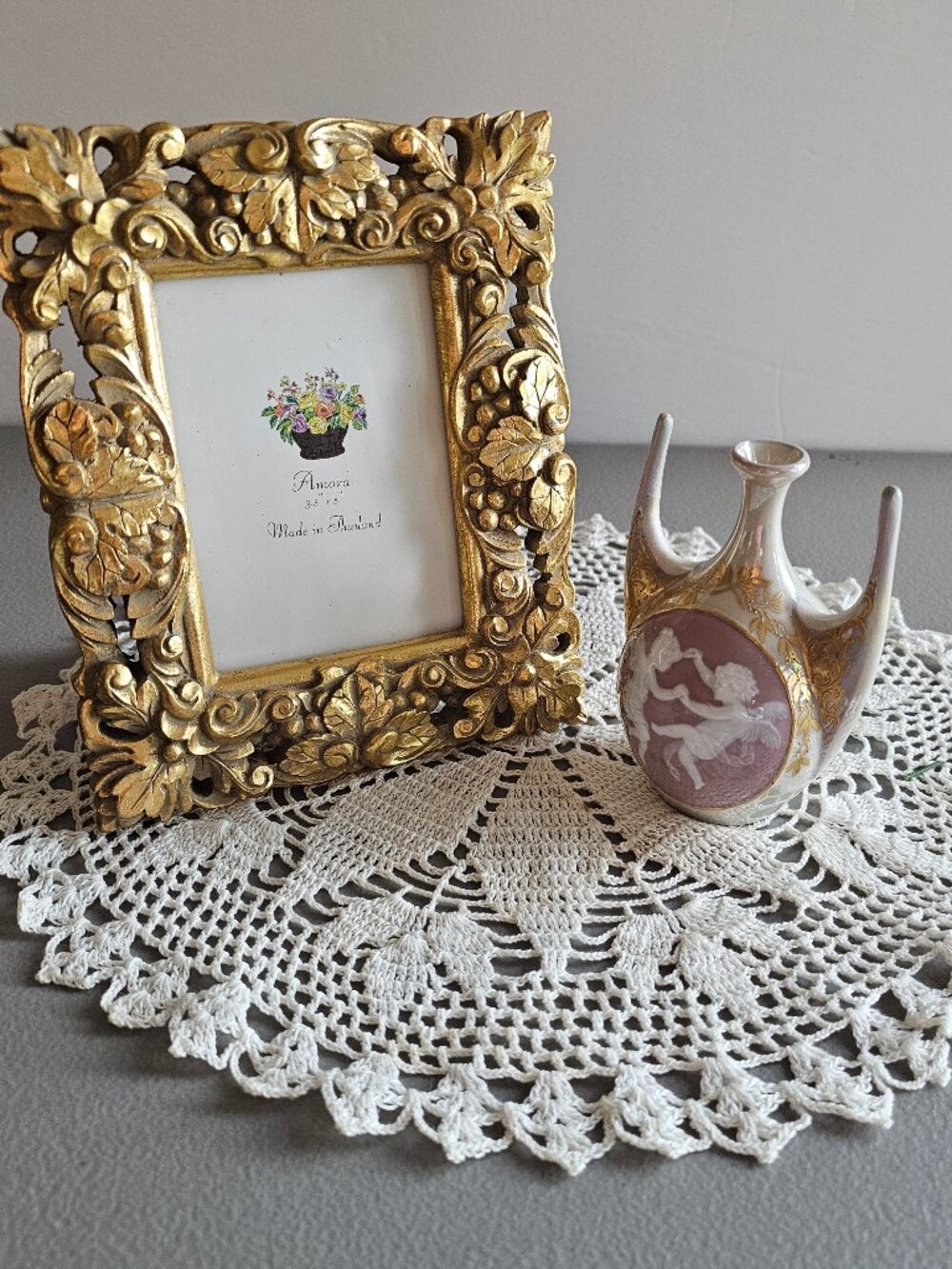 Decorative Vignette Gold Metal Frame Winged Vase Cherubs Romance Shabby Chic